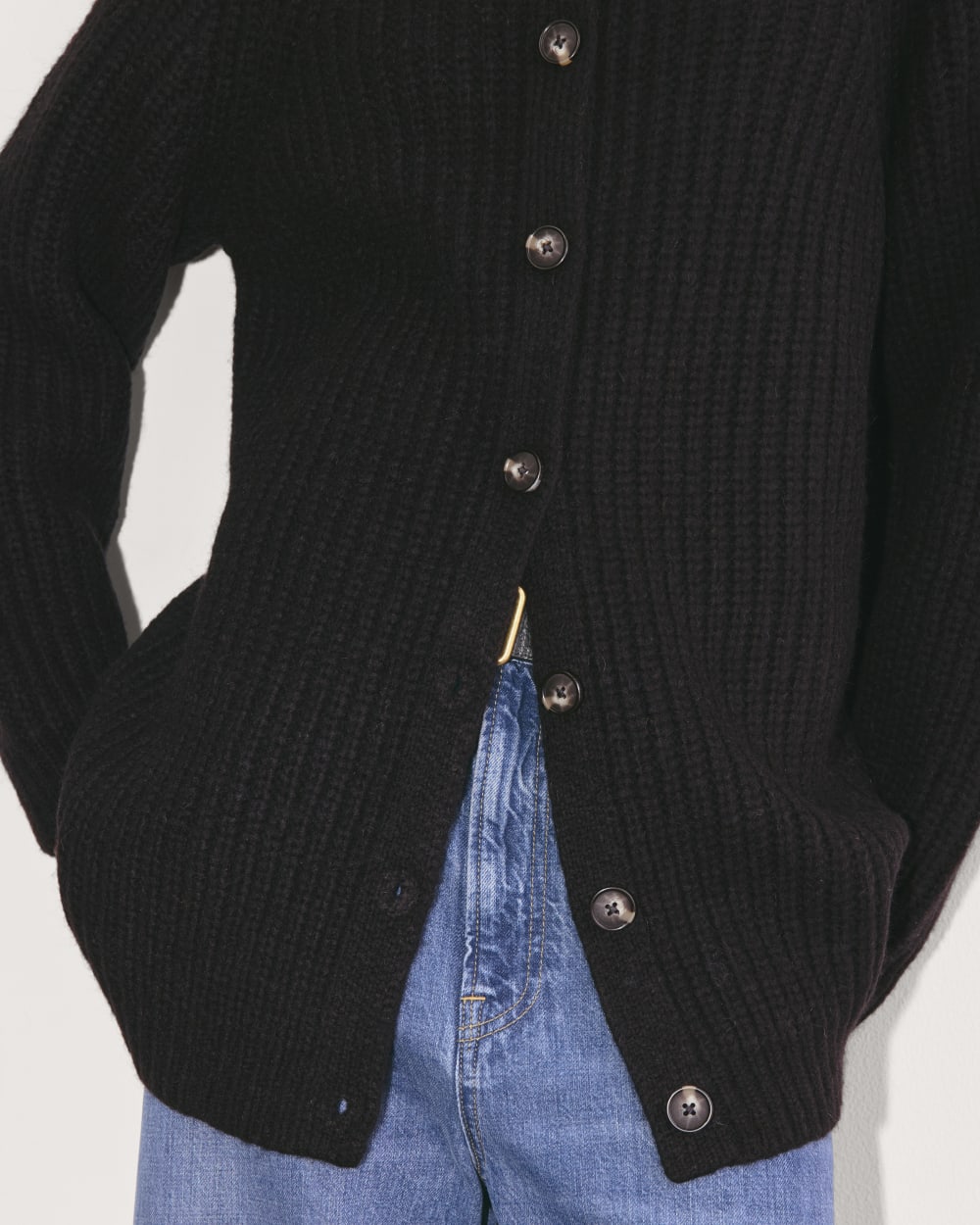 The Fisherman Cardigan in Cloud | Black - Image 3