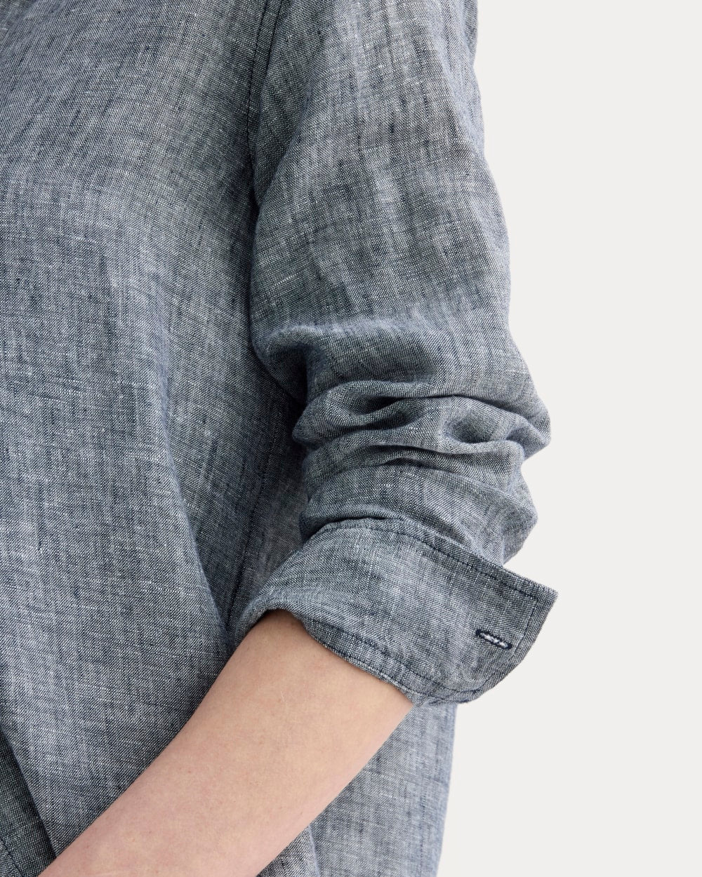The Must-Have Shirt in Linen | Navy Chambray - Image 4