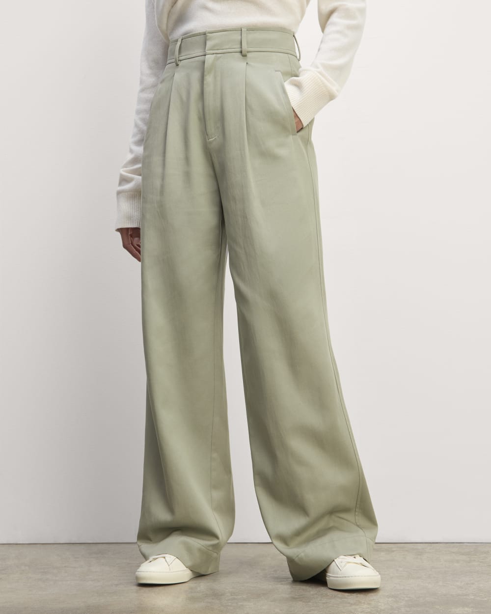 The Draper Pleated Pant in Buttersmooth | Seagrass | 32 Inseam - Image 3