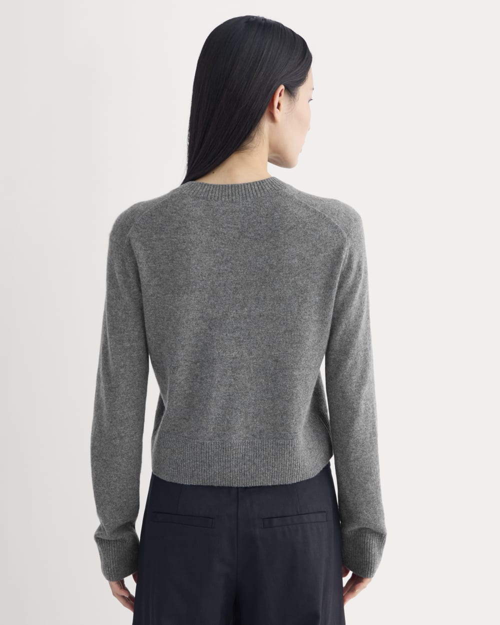 Cashmere Cropped High-V Sweater | Heather Charcoal - Image 5