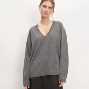 The Classic V in Cashmere | Heather Charcoal