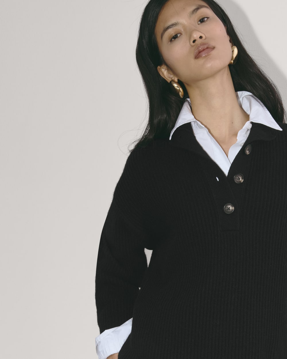 The Cocoon Henley in Wool Cashmere | Black - Image 3