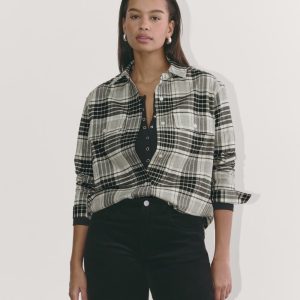 The Boyfriend Shirt in Flannel | Light Heather Oat / Black