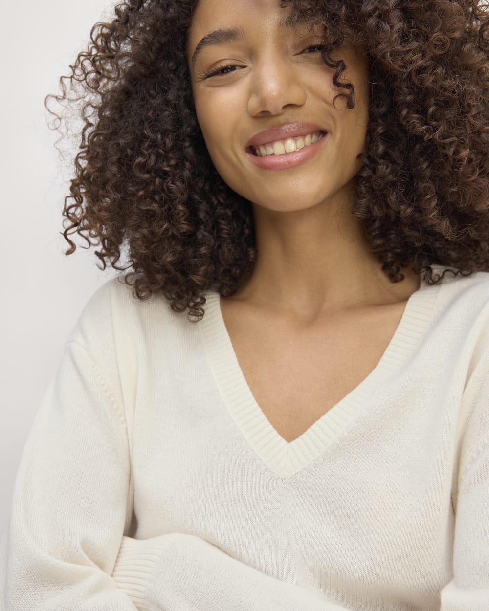 The Classic V in Cashmere | Bone - Image 4