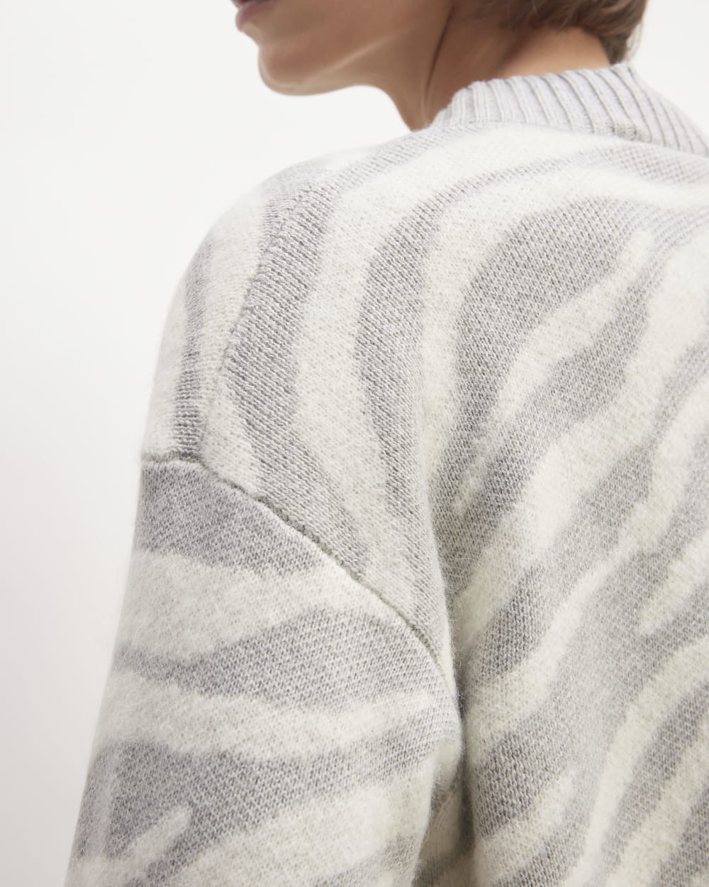 The Alpaca Tiger Jacquard Cardigan | Heathered Grey / Snow - Image 5