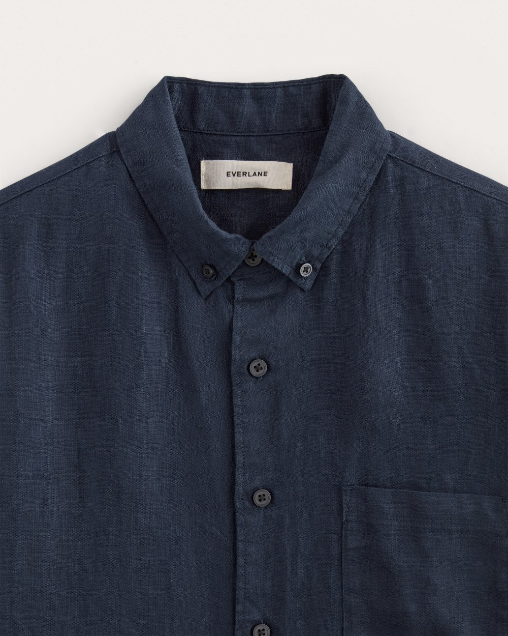 The Classic Short-Sleeve Shirt in Linen | Navy - Image 6