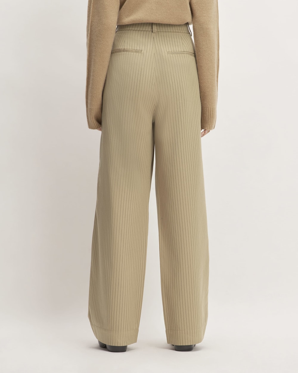 The Draper Pleated Pant in Buttersmooth | Cornstalk / Black | 32 Inseam - Image 5