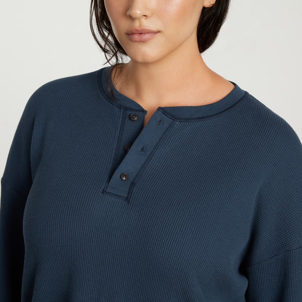 The Organic Cotton Waffle Henley | Atlantic - Image 2