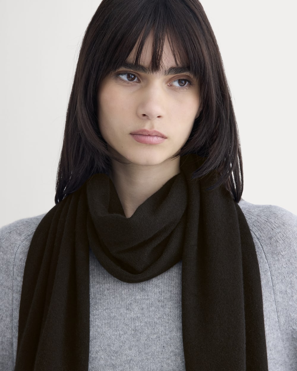 The Cashmere Scarf | Black - Image 3