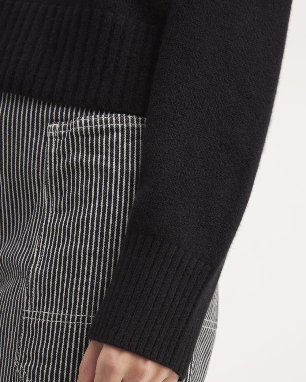 The Boxy Crew in Cashmere | Black - Image 5