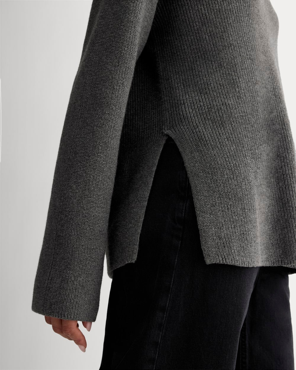 The Slouchy V-Neck in Everyday Cotton | Heathered Charcoal - Image 4