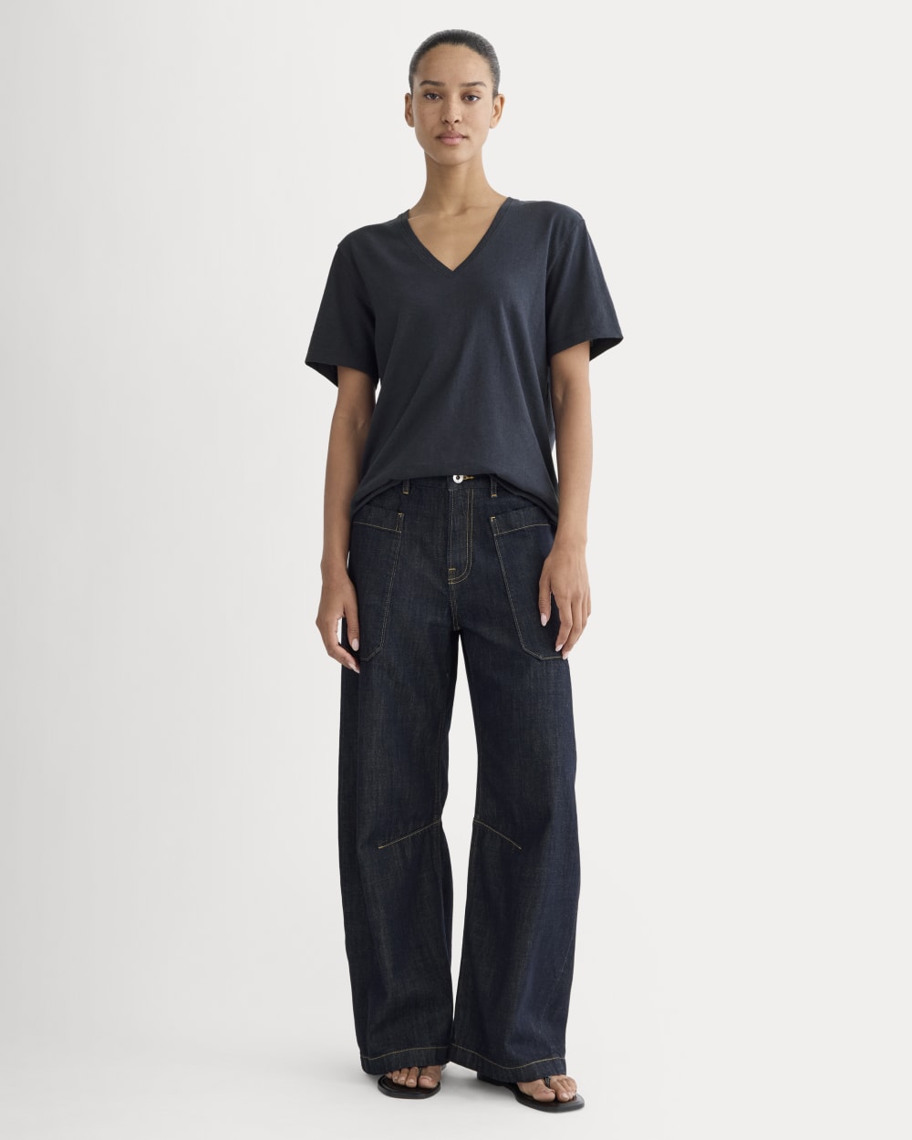 The Slouchy V-Neck Tee in Cotton Linen | Navy - Image 3