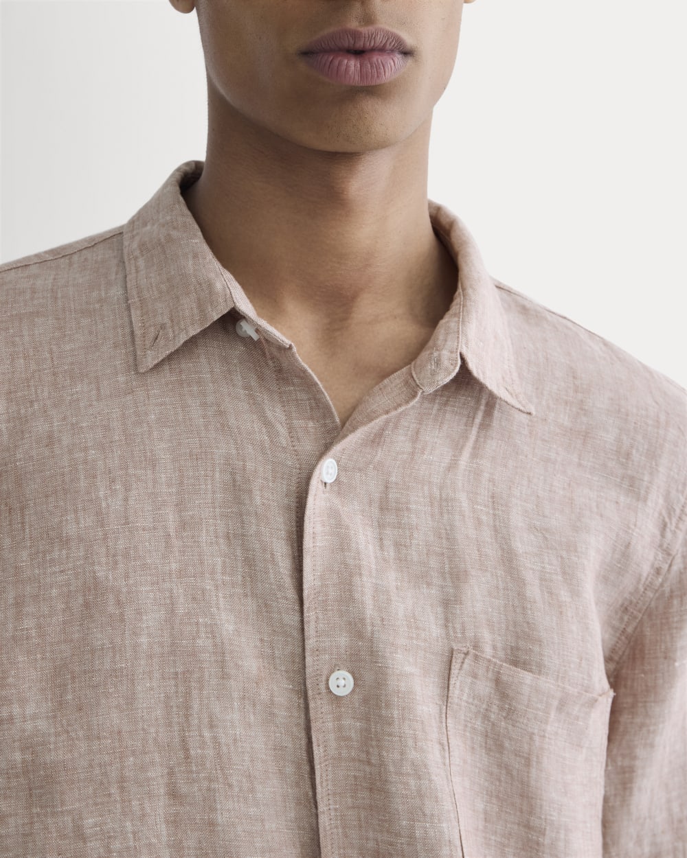 The Classic Shirt in Linen | Burlwood Chambray - Image 4
