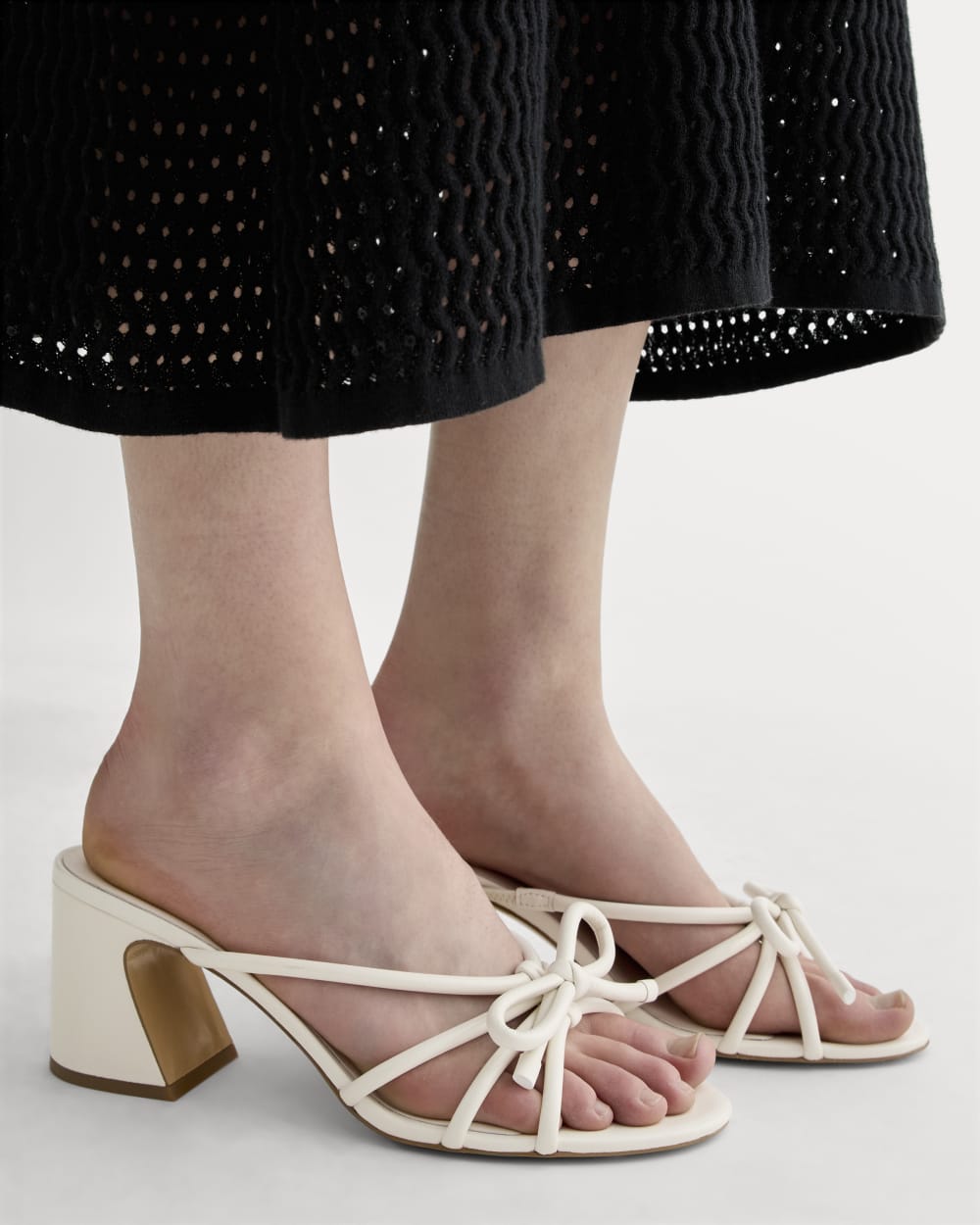 The Bow Heel | Canvas - Image 5