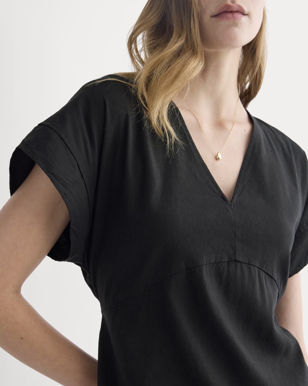 The Tie-Back Dress in Stretch Linen | Black - Image 3