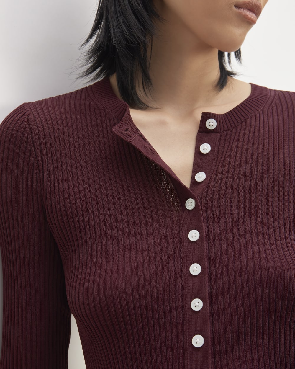 The Ribbed Cropped Cardigan | Burgundy - Image 4