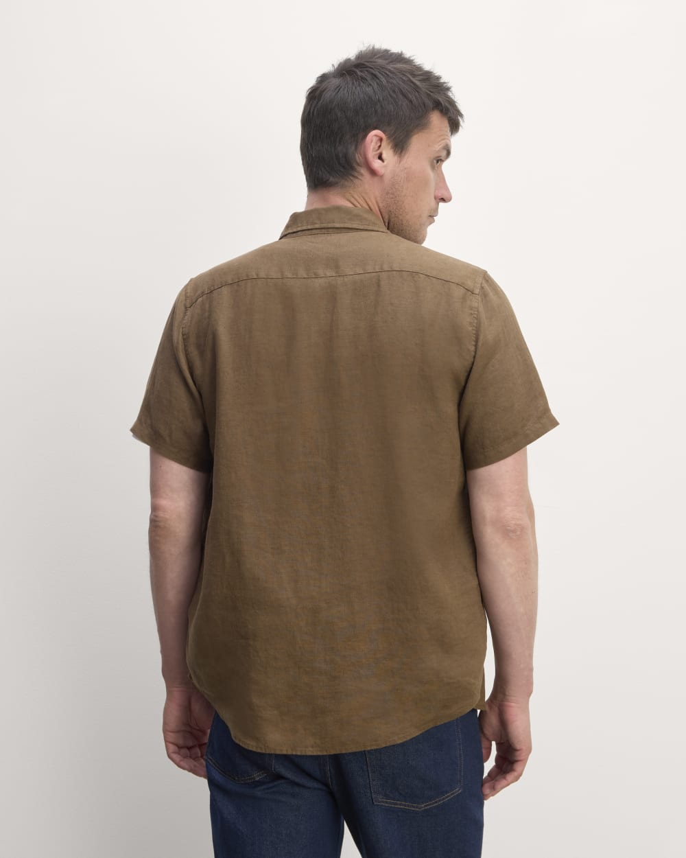 The Classic Short-Sleeve Shirt in Linen | Cocoa - Image 6