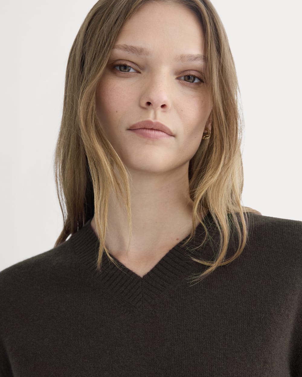 Cashmere Cropped High-V Sweater | Dark Chocolate - Image 4