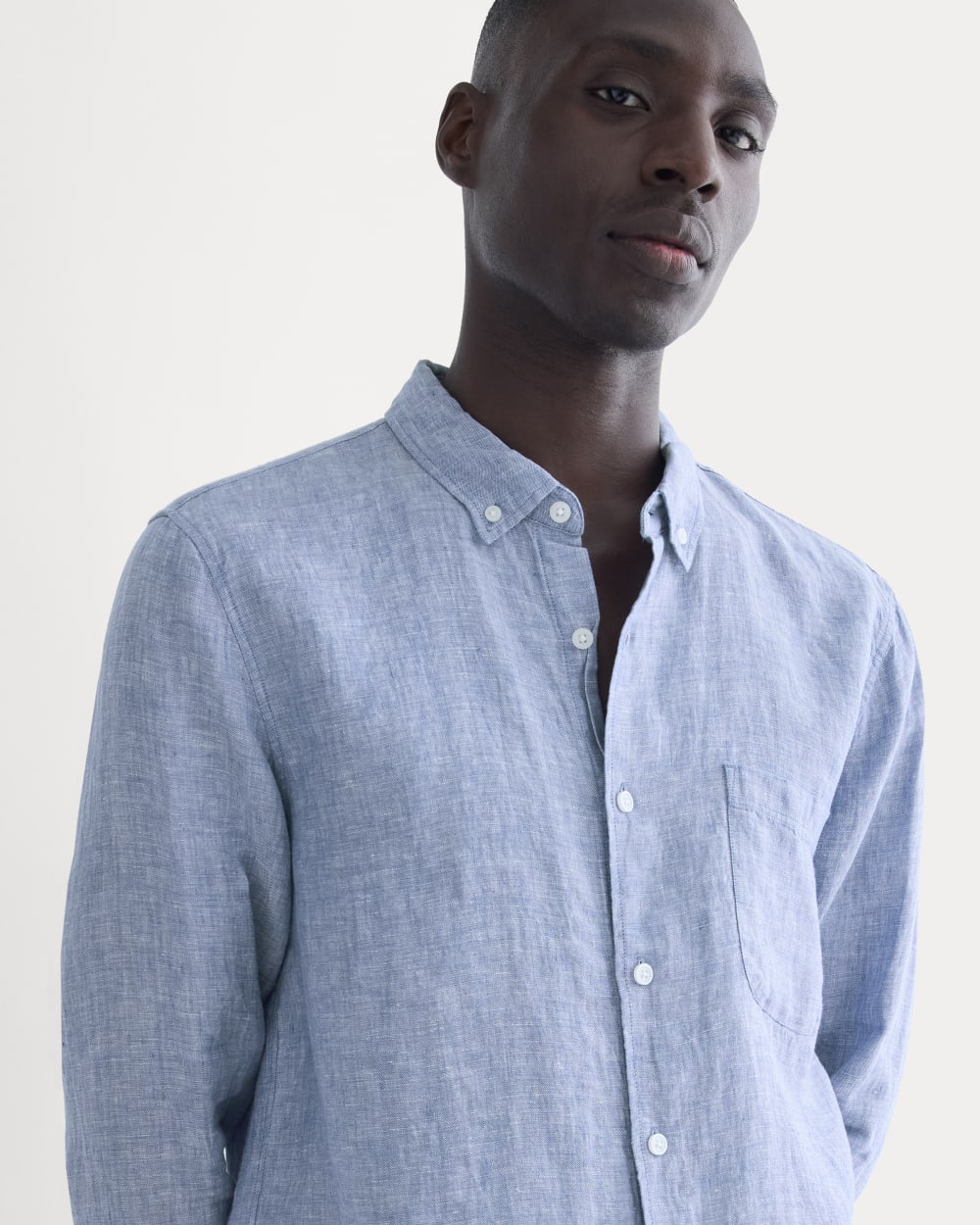 The Classic Shirt in Linen | Chambray - Image 4