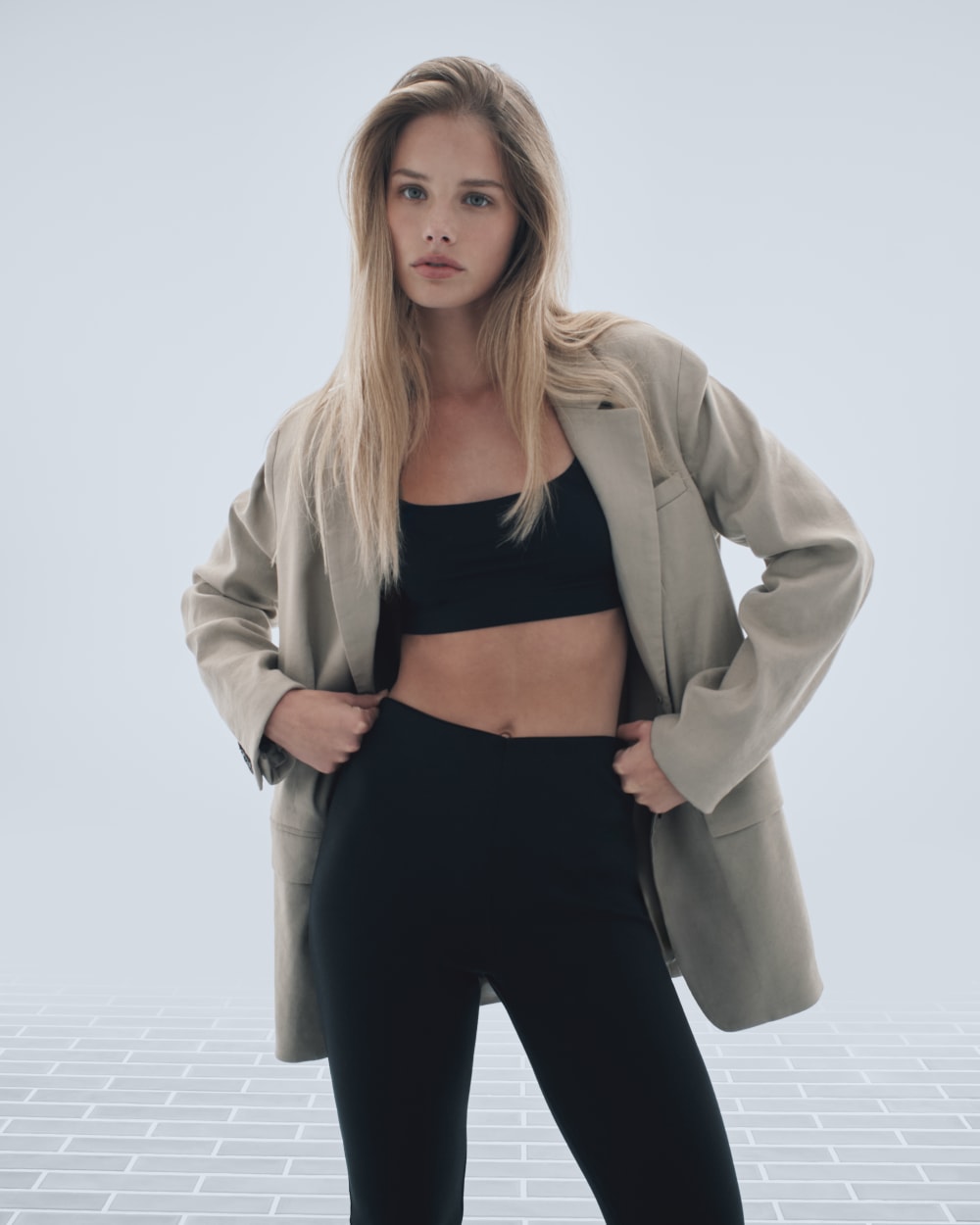 The Oversized Blazer in Stretch Linen | Trench Coat Khaki - Image 7