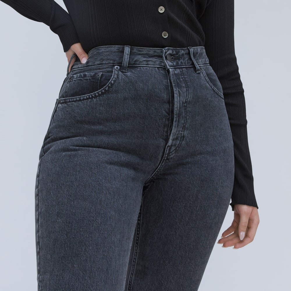 The '90s Cheeky Hourglass Jean | Washed Black | 28.5 Inseam - Image 3