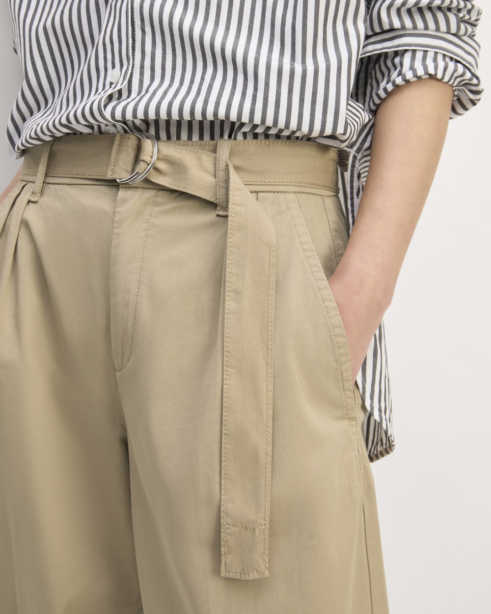 The Pleated Wide-Leg Chino | Trench Coat Khaki - Image 4