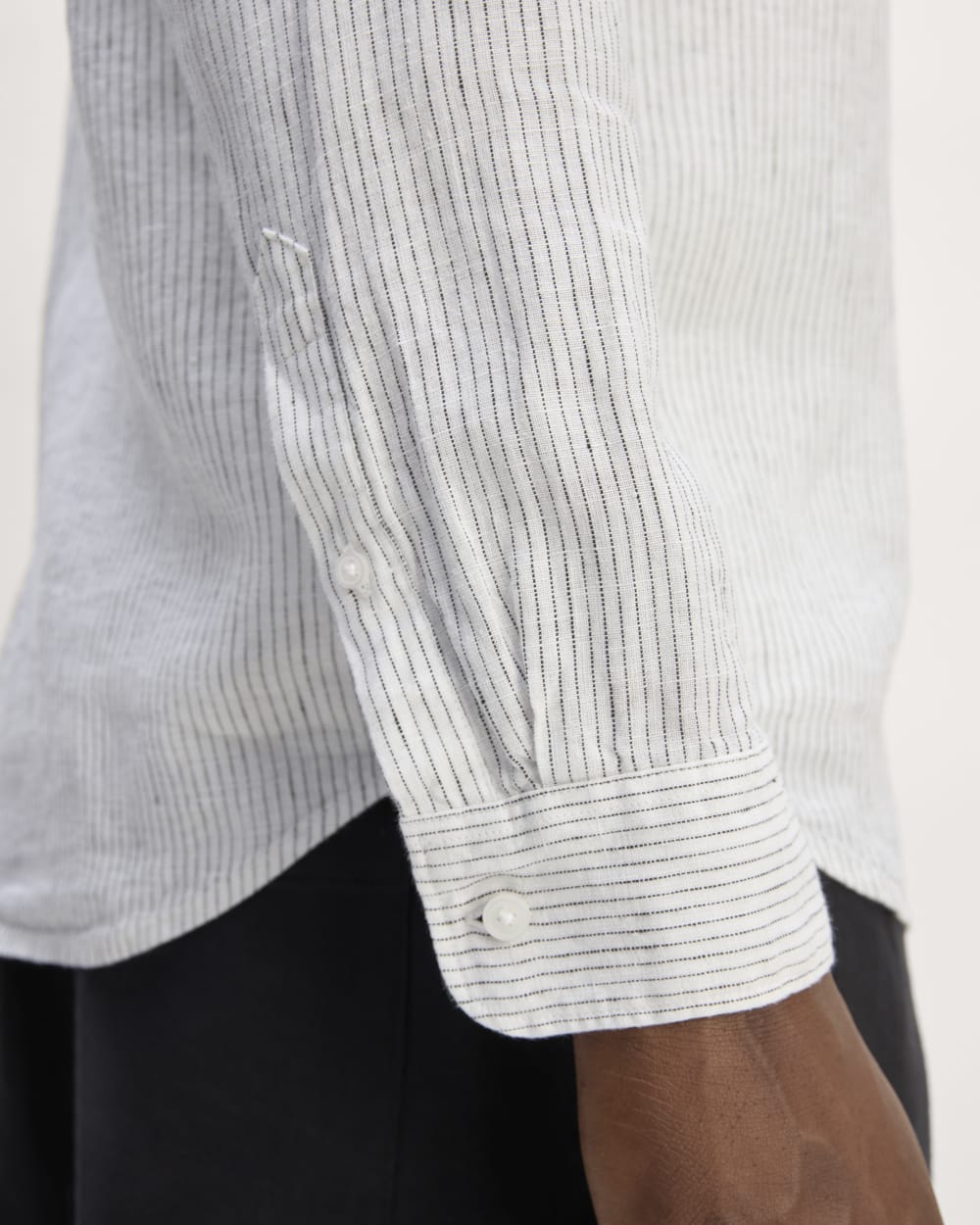 The Classic Shirt in Linen | White / Black - Image 5