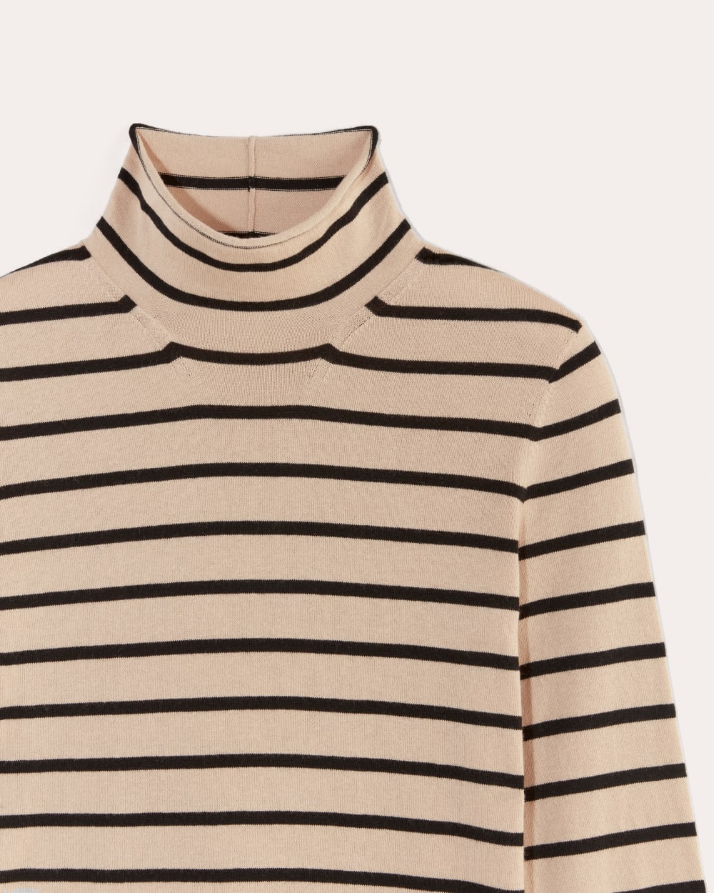 The Funnel Neck in Cotton Cashmere | Powder / Black - Image 6