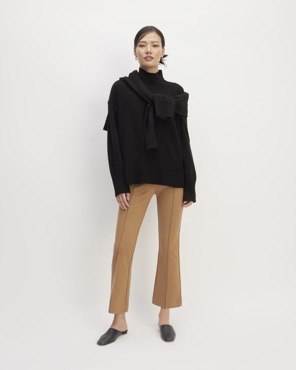 The Cashmere Oversized Turtleneck | Black - Image 3