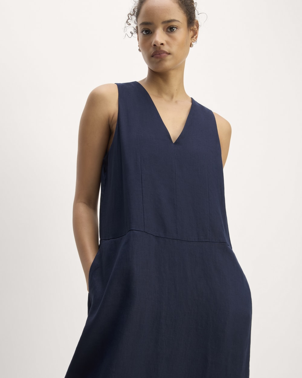 The Linen V-Neck Maxi Dress | Navy - Image 4