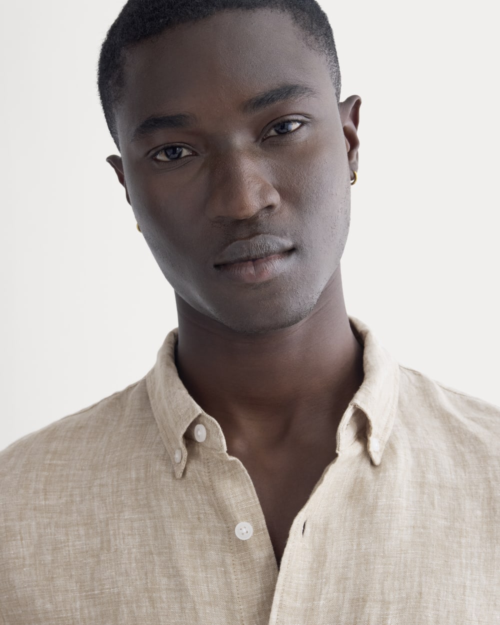 The Classic Short-Sleeve Shirt in Linen | Cornstalk Chambray - Image 4