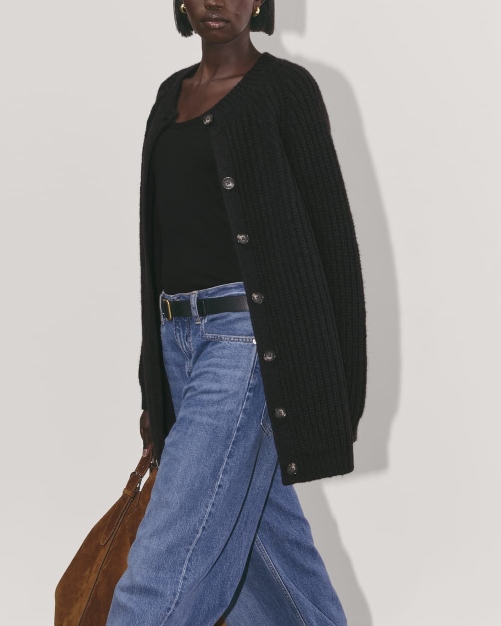 The Fisherman Cardigan in Cloud | Black - Image 5