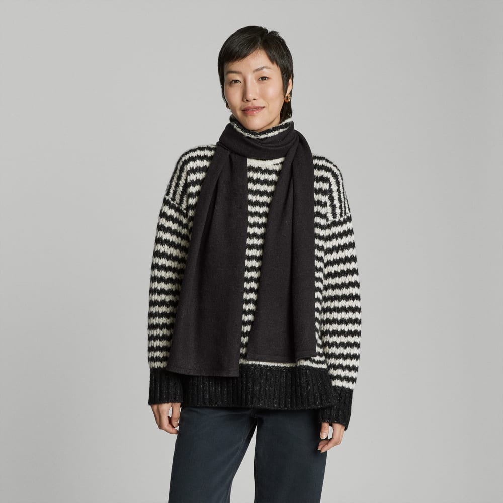 The Cashmere Scarf | Black - Image 4