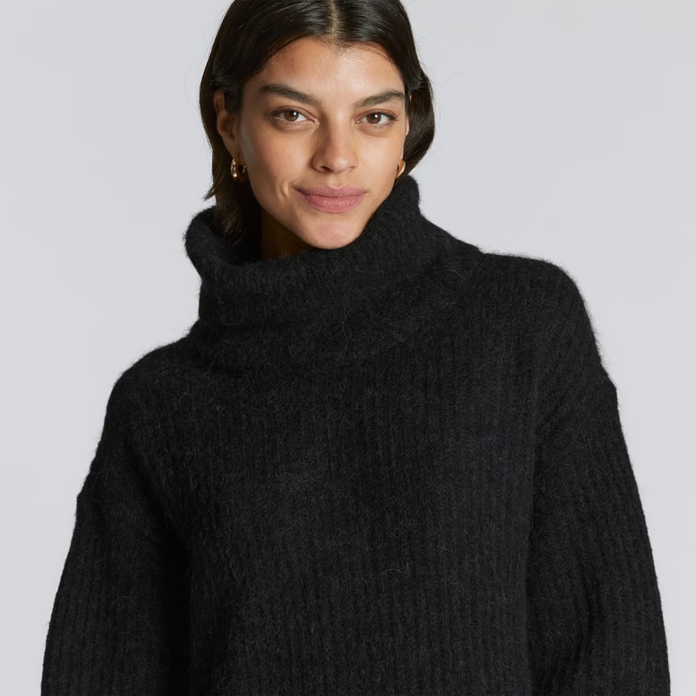 The Alpaca Oversized Turtleneck | Heathered Black - Image 4