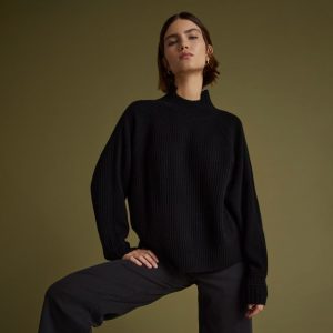 The Cashmere Ribbed Turtleneck | Black