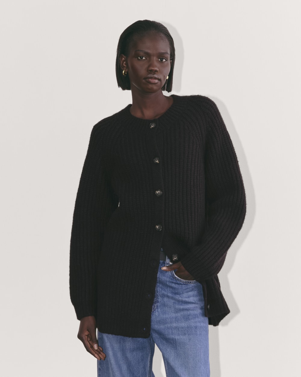 The Fisherman Cardigan in Cloud | Black