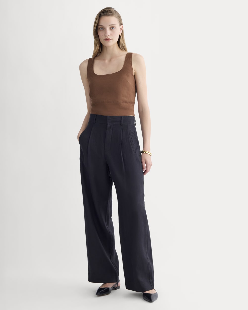 The Square Tank in Stretch Linen | Cedarwood - Image 3