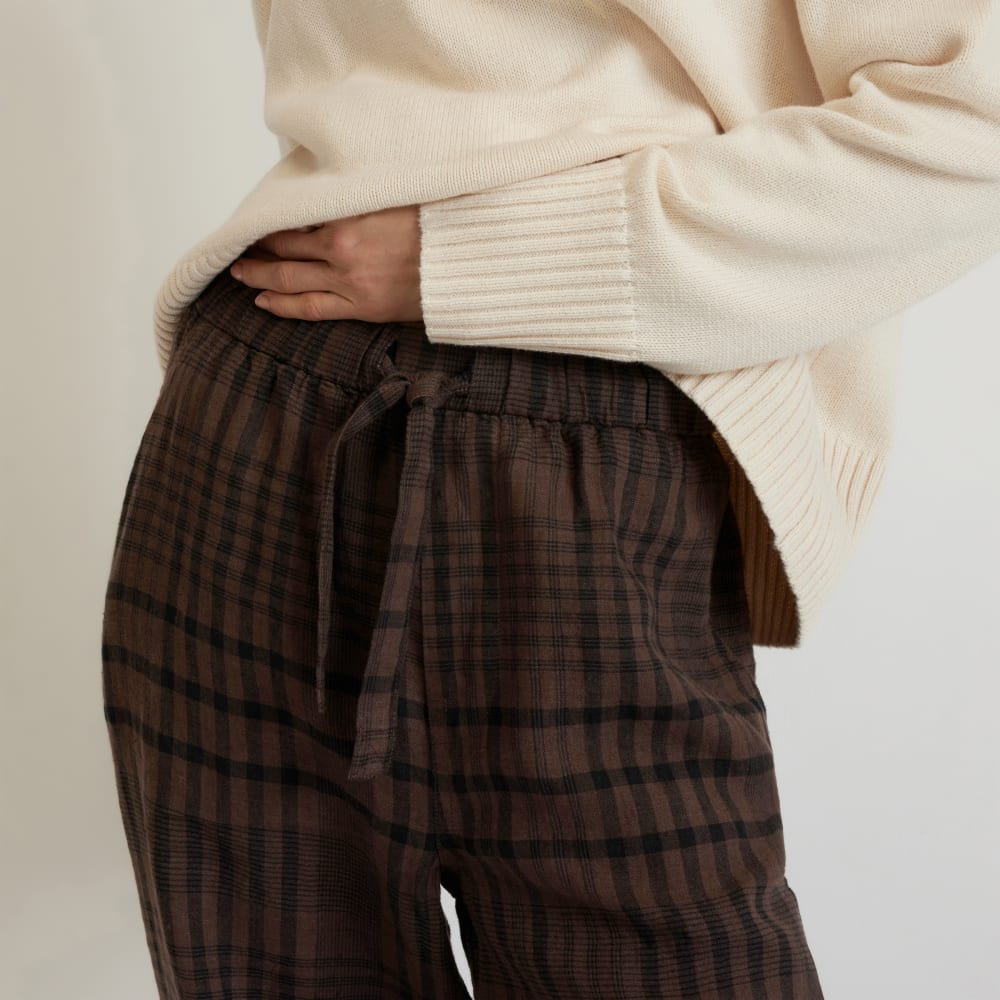 The Linen Pull-On Barrel Pant | Chocolate Brown / Black - Image 4