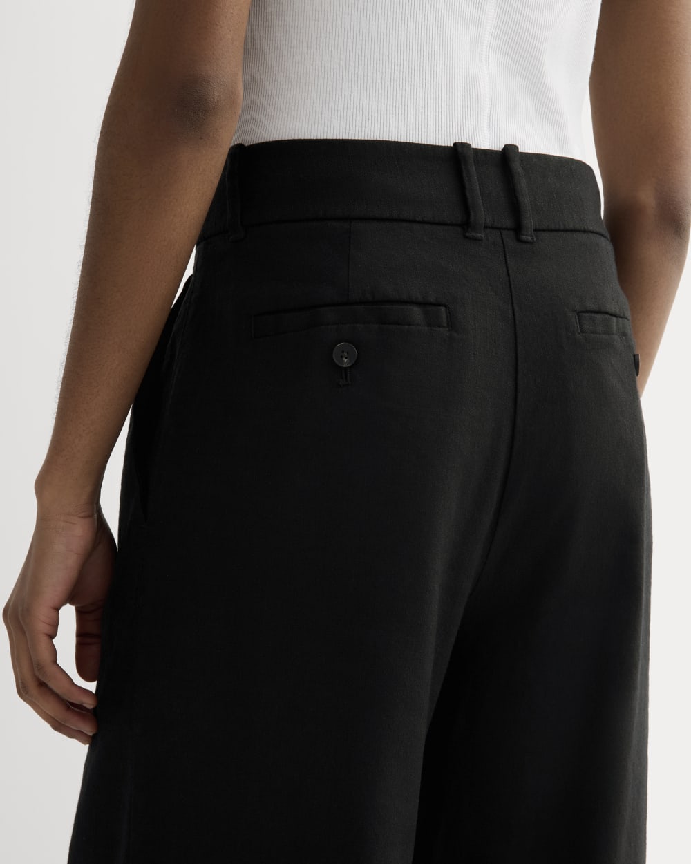 The Wide-Leg Pant in Stretch Linen | Black - Image 4