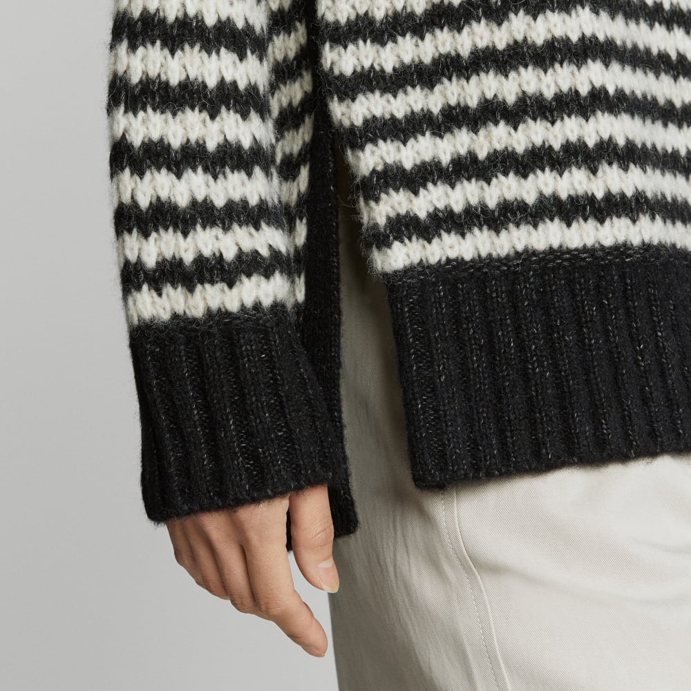 The Cloud Turtleneck | Black / Oatmeal - Image 5