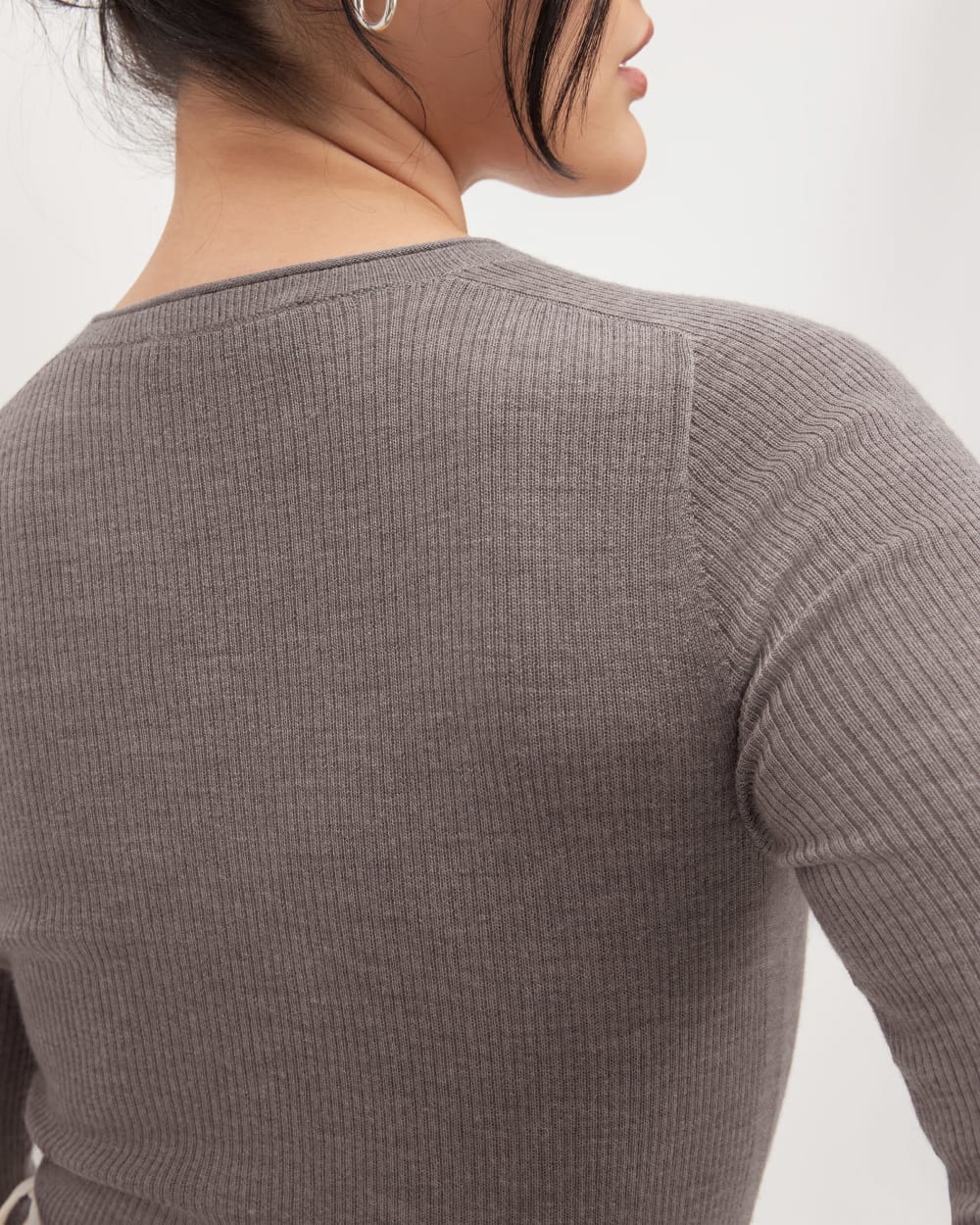 The Long-Sleeve Sweater Tee in Ultrasoft Merino | Heather Cocoa - Image 5