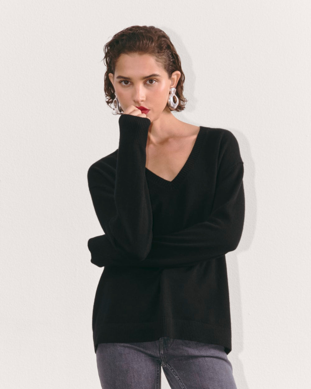 The Classic V in Cashmere | Black