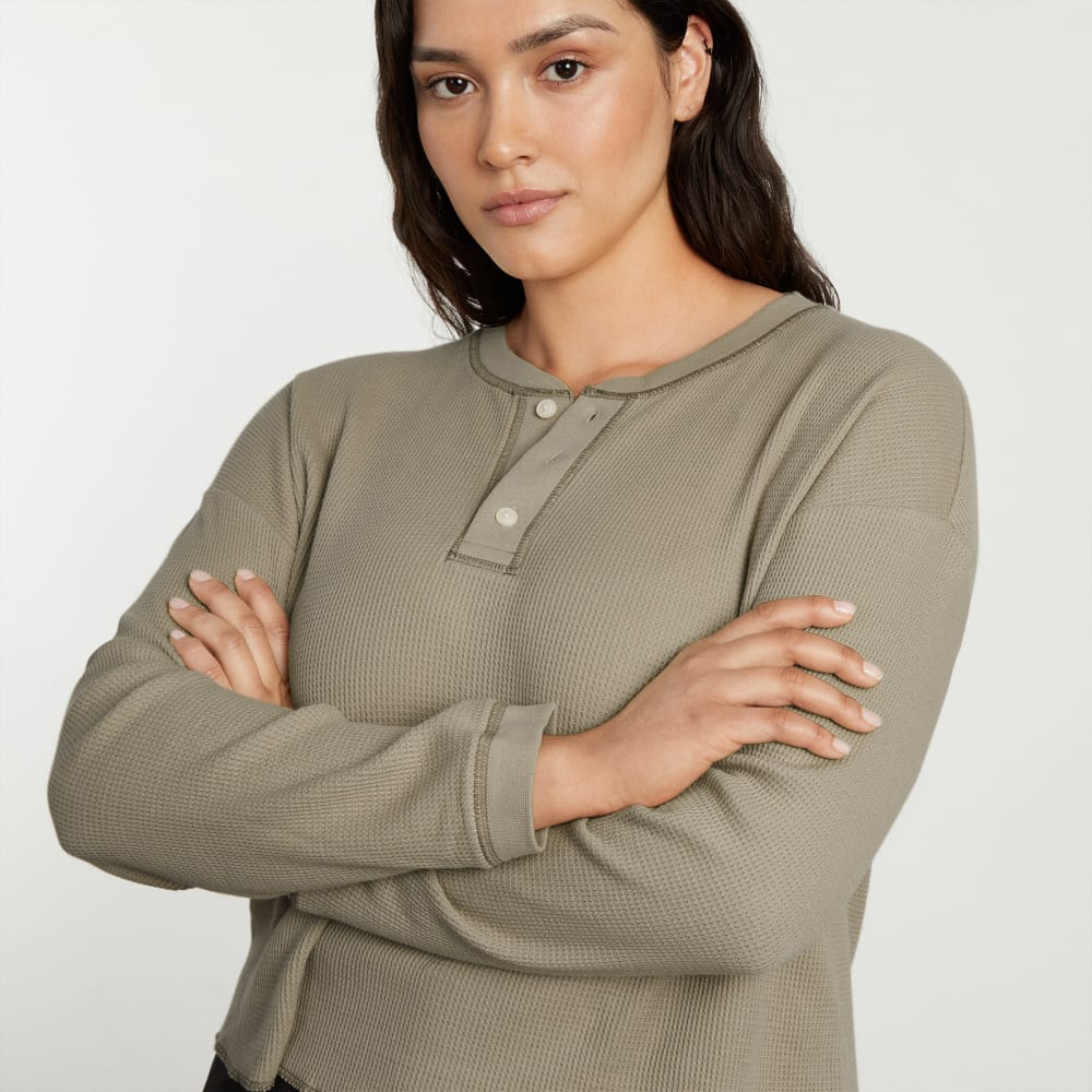 The Organic Cotton Waffle Henley | Field Green - Image 2