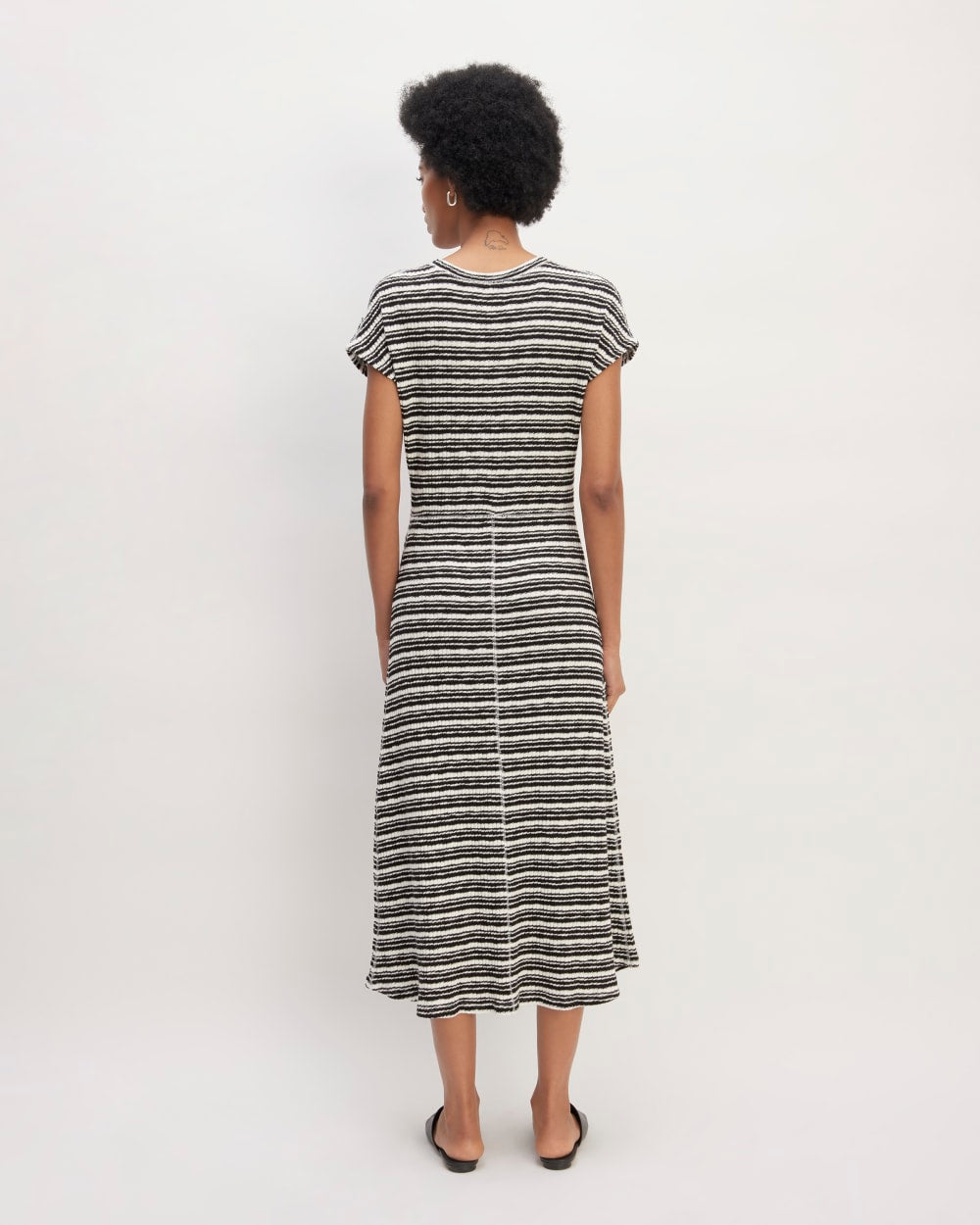 The Rib-Knit Cap-Sleeve Midi Dress | Bone / Black - Image 6