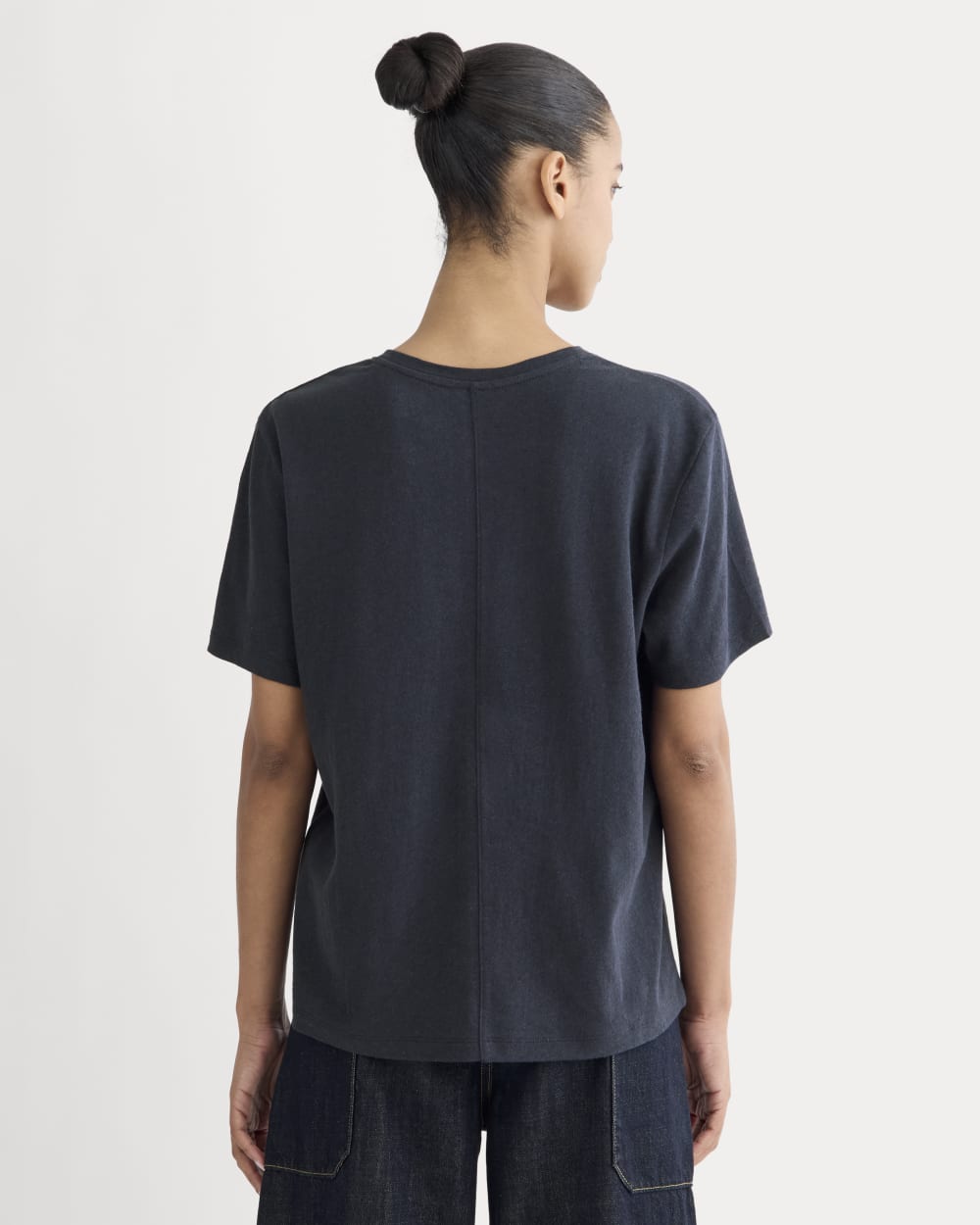 The Slouchy V-Neck Tee in Cotton Linen | Navy - Image 4