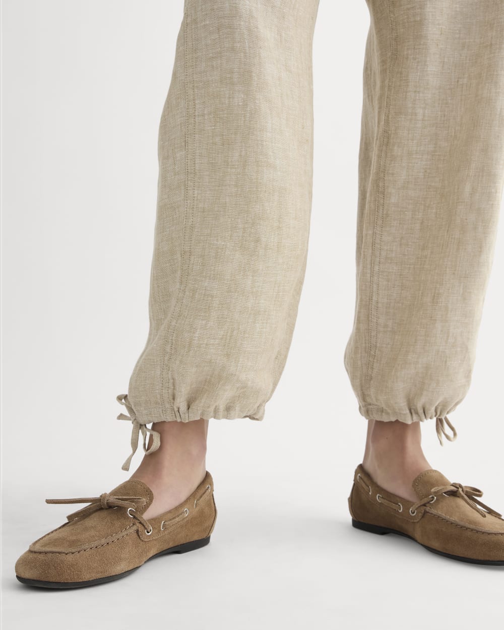 The Cargo Curve Pant in Linen | Cornstalk Chambray - Image 4