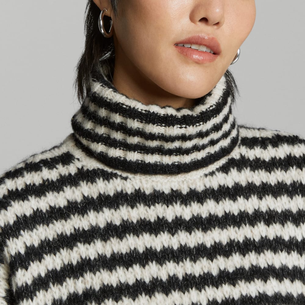The Cloud Turtleneck | Black / Oatmeal - Image 4