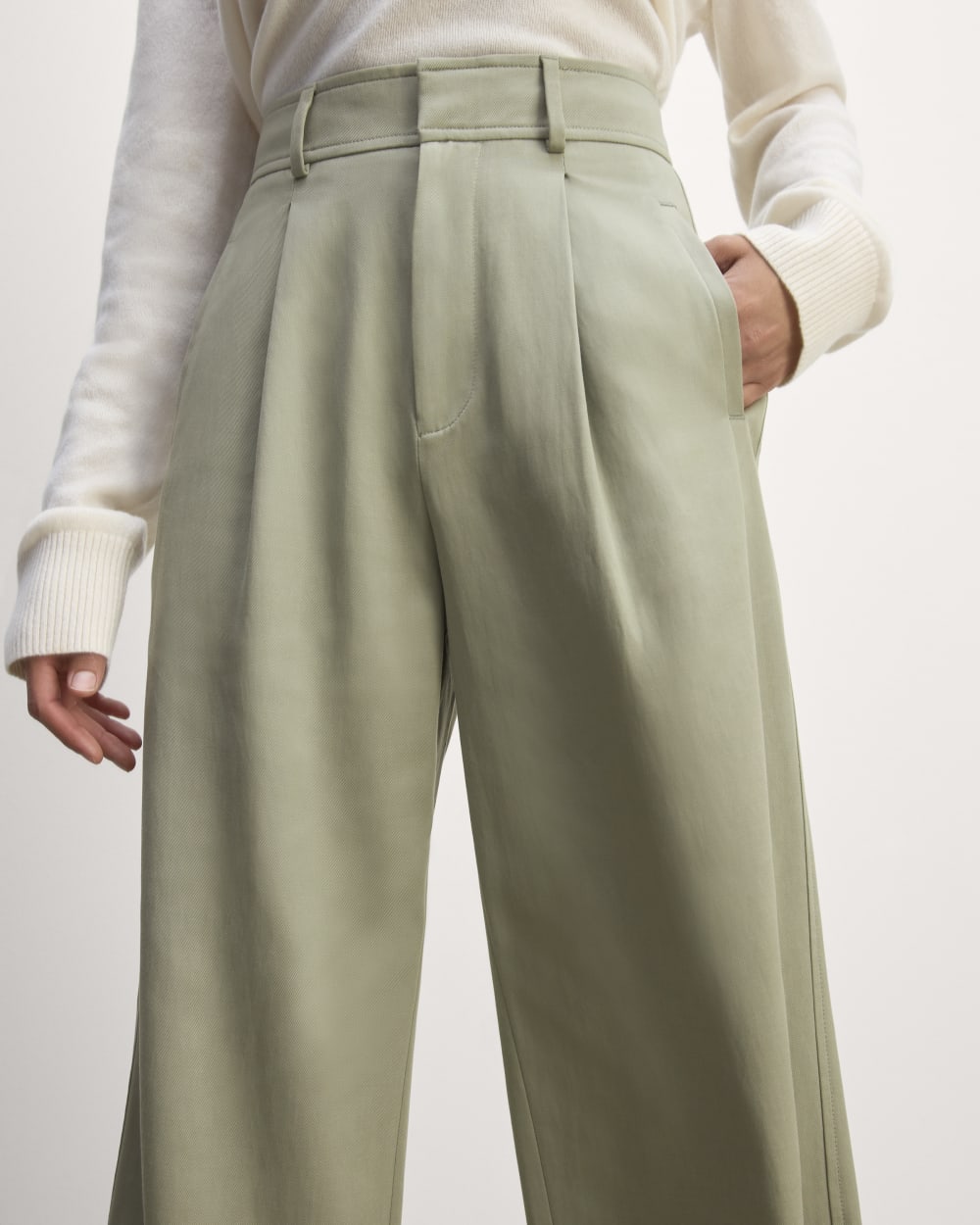 The Draper Pleated Pant in Buttersmooth | Seagrass | 30 Inseam - Image 4