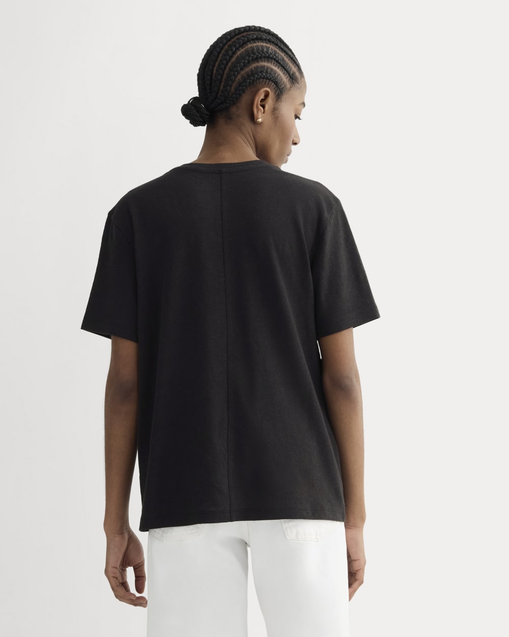 The Slouchy V-Neck Tee in Cotton Linen | Black - Image 4