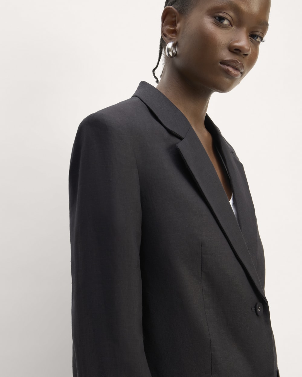 The Oversized Blazer in Linen | Black - Image 4